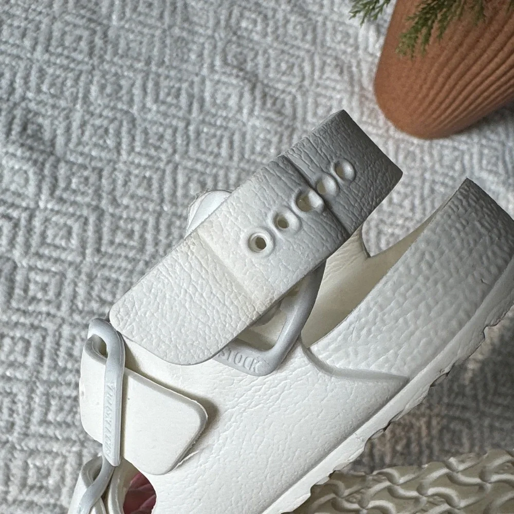 Birkenstock Kids Cream Sandals Size 26